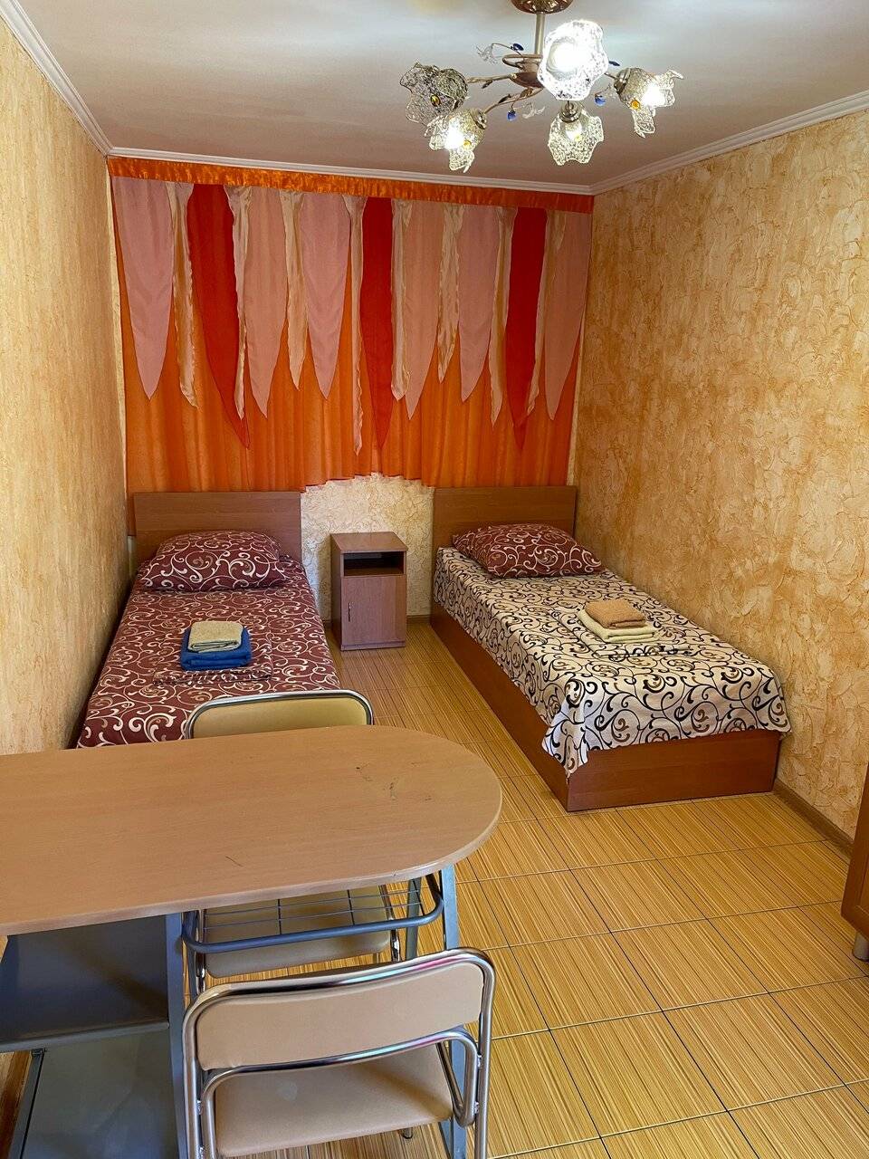 Фотографии номера Бюджетный двухместный номер с 2 отдельными кроватями в Гостинице Белая магнолия Алушта