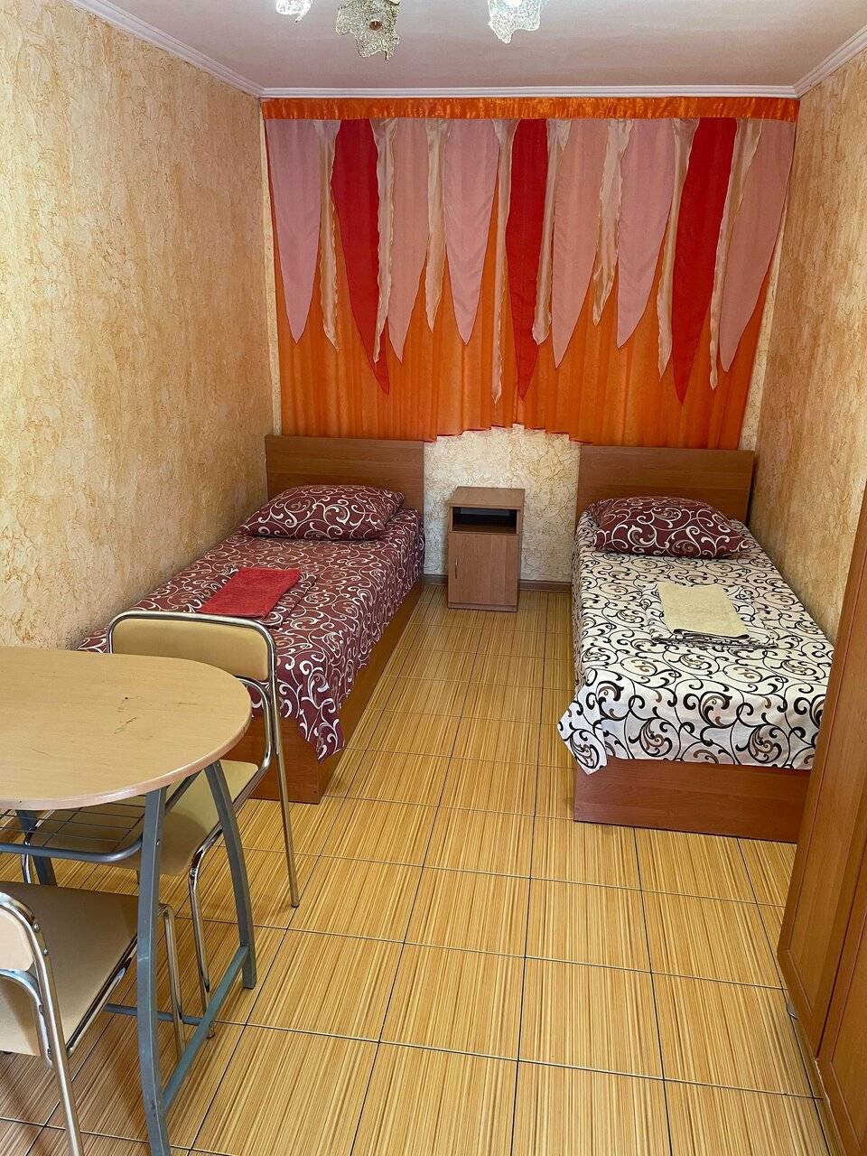 Фотографии номера Бюджетный двухместный номер с 2 отдельными кроватями в Гостинице Белая магнолия Алушта