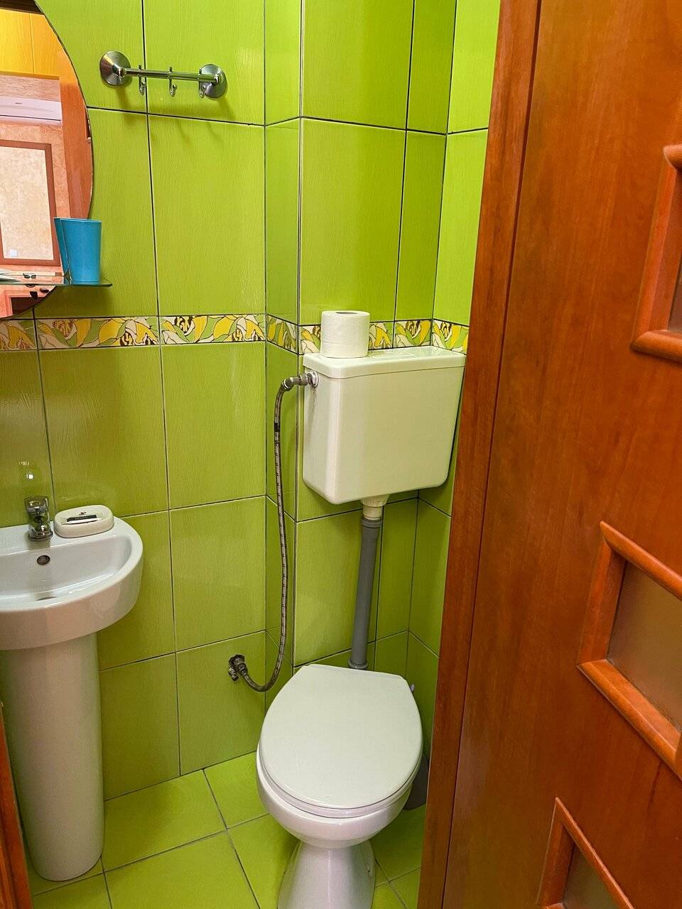 Фотографии номера Бюджетный двухместный номер с 2 отдельными кроватями в Гостинице Белая магнолия Алушта