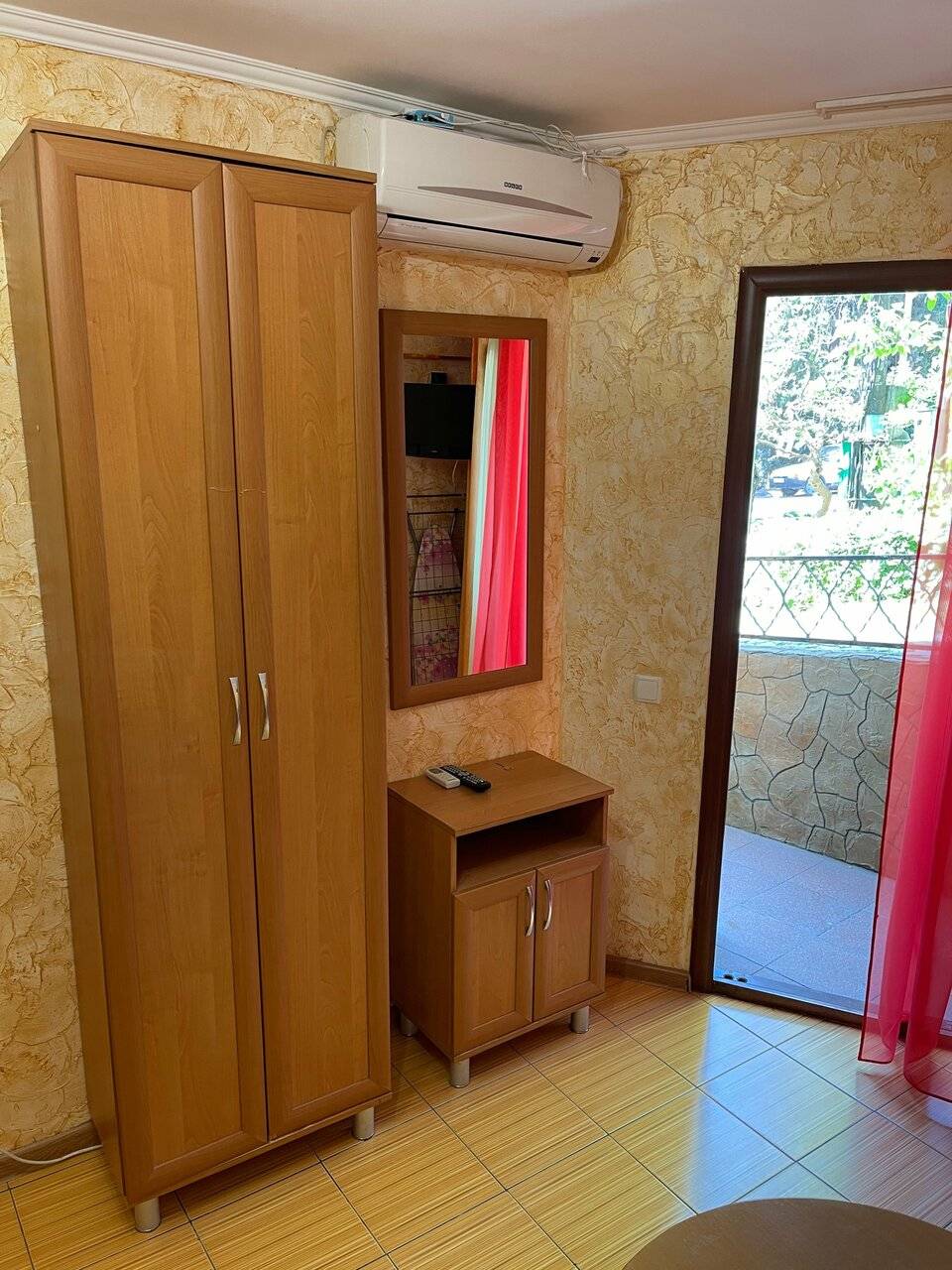 Фотографии номера Бюджетный двухместный номер с 2 отдельными кроватями в Гостинице Белая магнолия Алушта