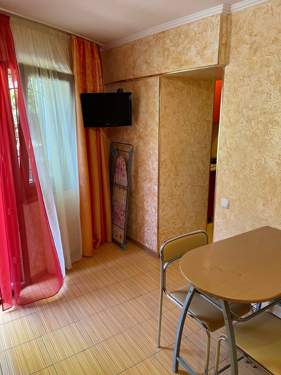 Фотографии номера Бюджетный двухместный номер с 2 отдельными кроватями в Гостинице Белая магнолия Алушта